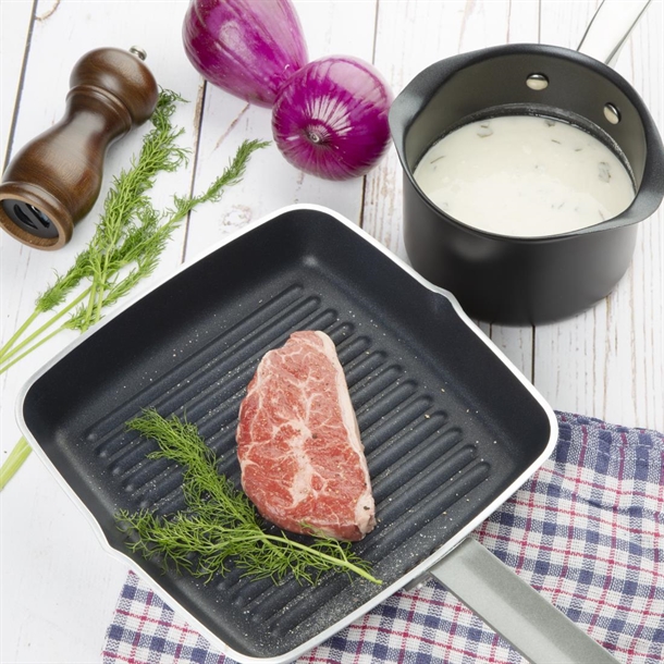 Vogue Aluminium Square Non-Stick Teflon Ribbed Skillet Pan 240mm