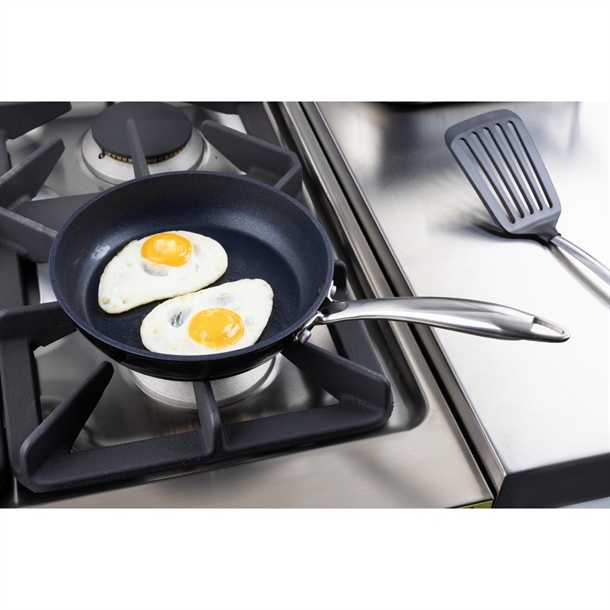 Vogue Cast Aluminium Non-Stick Teflon Frying Pan 200mm Vogue Cast Aluminium Non-Stick Teflon Frying Pan 200mm