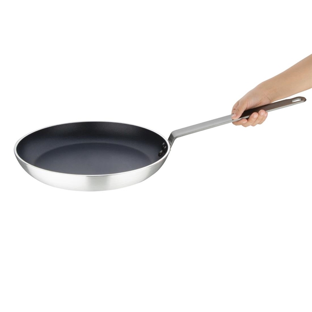 Vogue Aluminium Non-stick Teflon Platinum Plus Frying Pan 360mm Vogue Aluminium Non-stick Teflon Platinum Plus Frying Pan 360mm