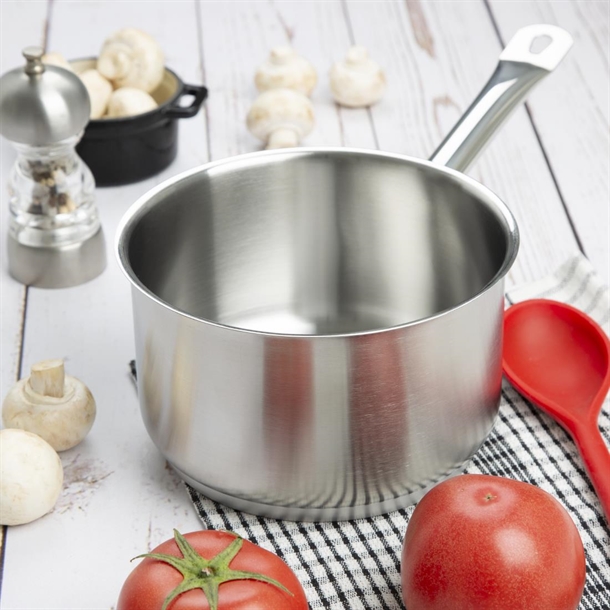 Vogue Stainless Steel Saucepan 180mm Vogue Stainless Steel Saucepan 180mm