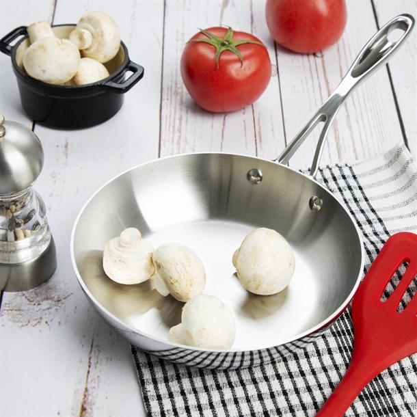 Vogue Stainless Steel & Aluminium Tri-Wall Frying Pan 200mm Vogue Stainless Steel & Aluminium Tri-Wall Frying Pan 200mm