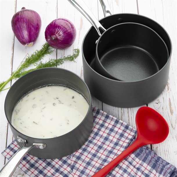 Vogue Anodised Aluminium Non-Stick Saucepan 180mm Vogue Anodised Aluminium Non-Stick Saucepan 180mm