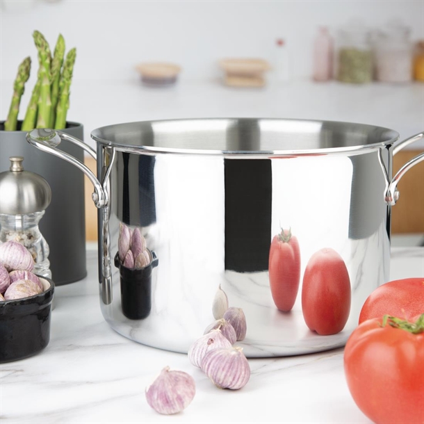 Vogue Stainless Steel & Aluminium Tri-Wall Stew Pan 240mm Vogue Stainless Steel & Aluminium Tri-Wall Stew Pan 240mm