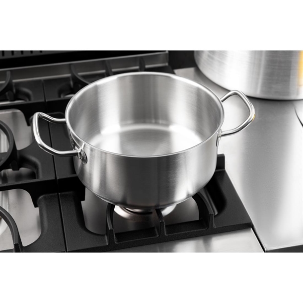Vogue Stainless Steel Casserole Pan 240mm Vogue Stainless Steel Casserole Pan 240mm